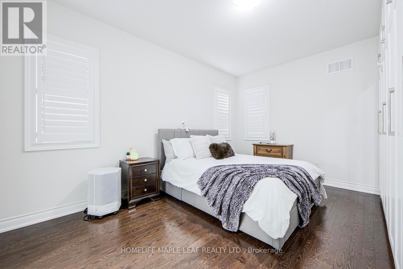 42 Foothills Crescent, Brampton, Ontario L6P 4G9 - Photo 29 - W12595350