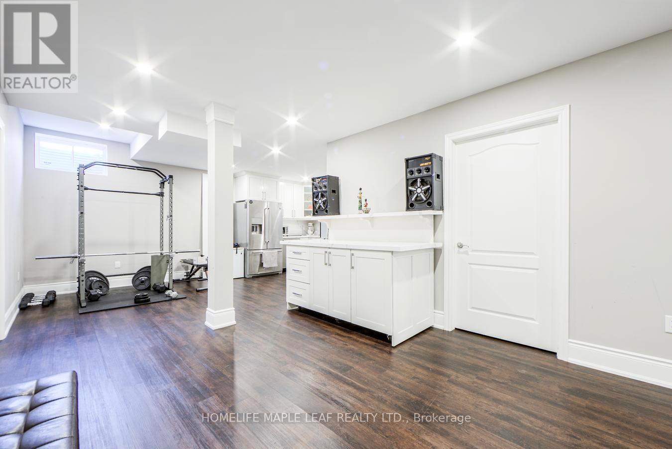 42 Foothills Crescent, Brampton, Ontario L6P 4G9 - Photo 37 - W12595350