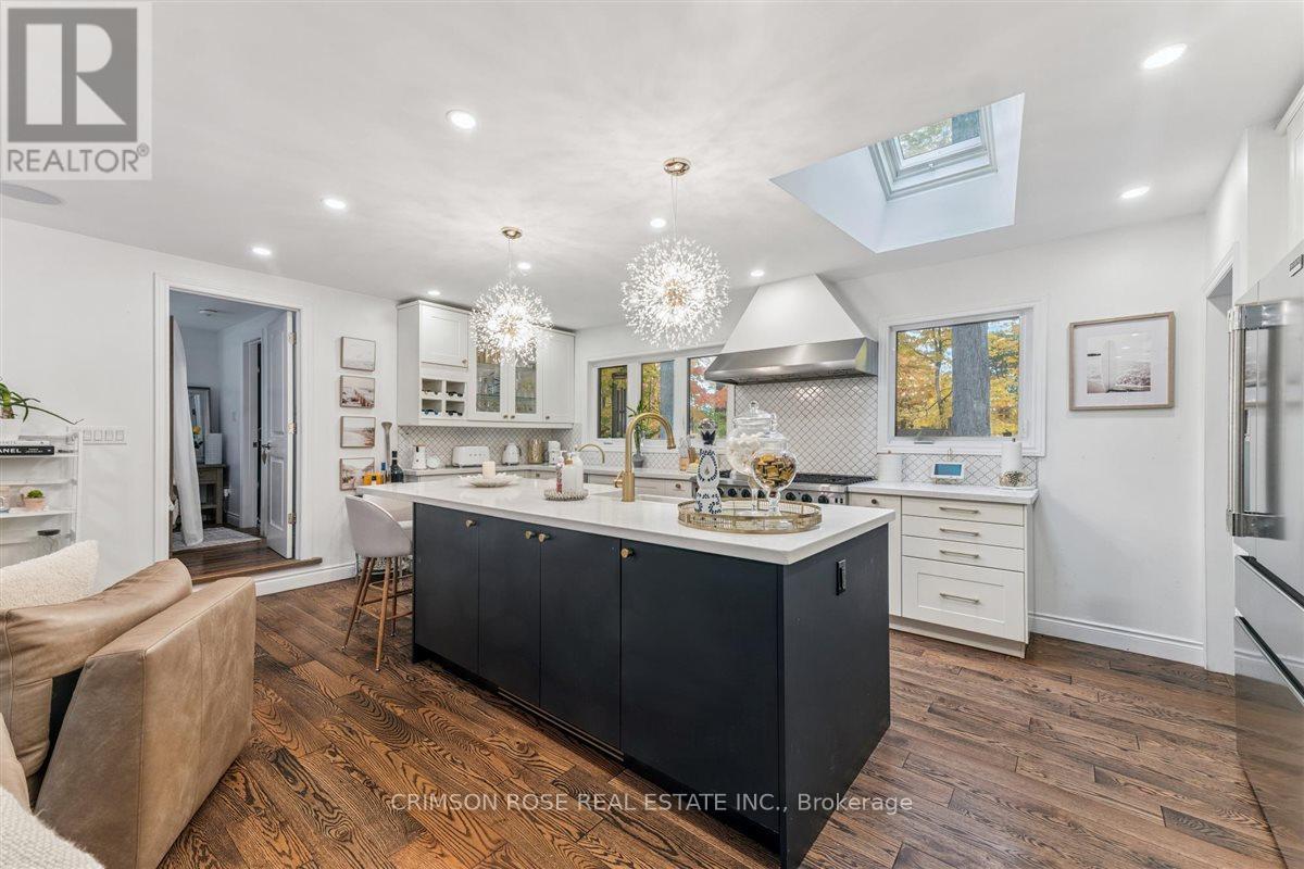 89 Holyrood Avenue, Oakville, Ontario  L6K 2V4 - Photo 4 - W12595362