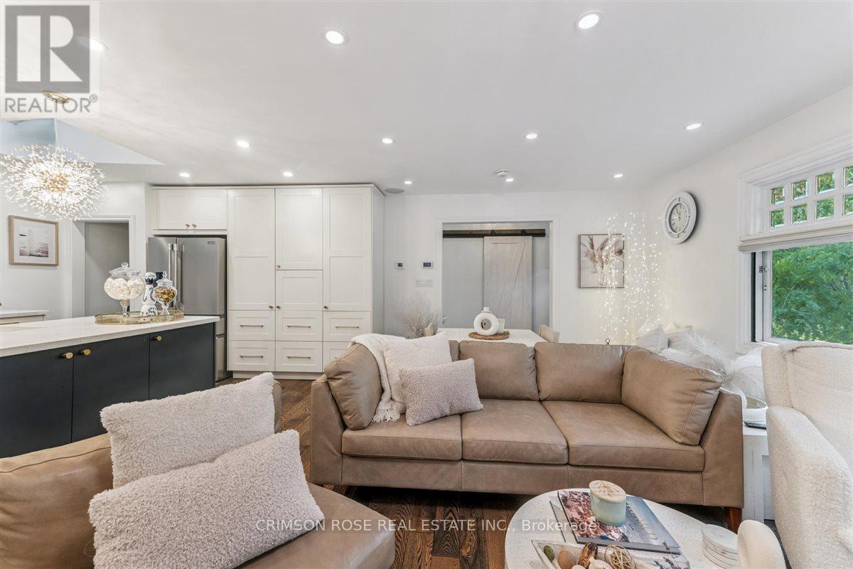 89 Holyrood Avenue, Oakville, Ontario  L6K 2V4 - Photo 8 - W12595362