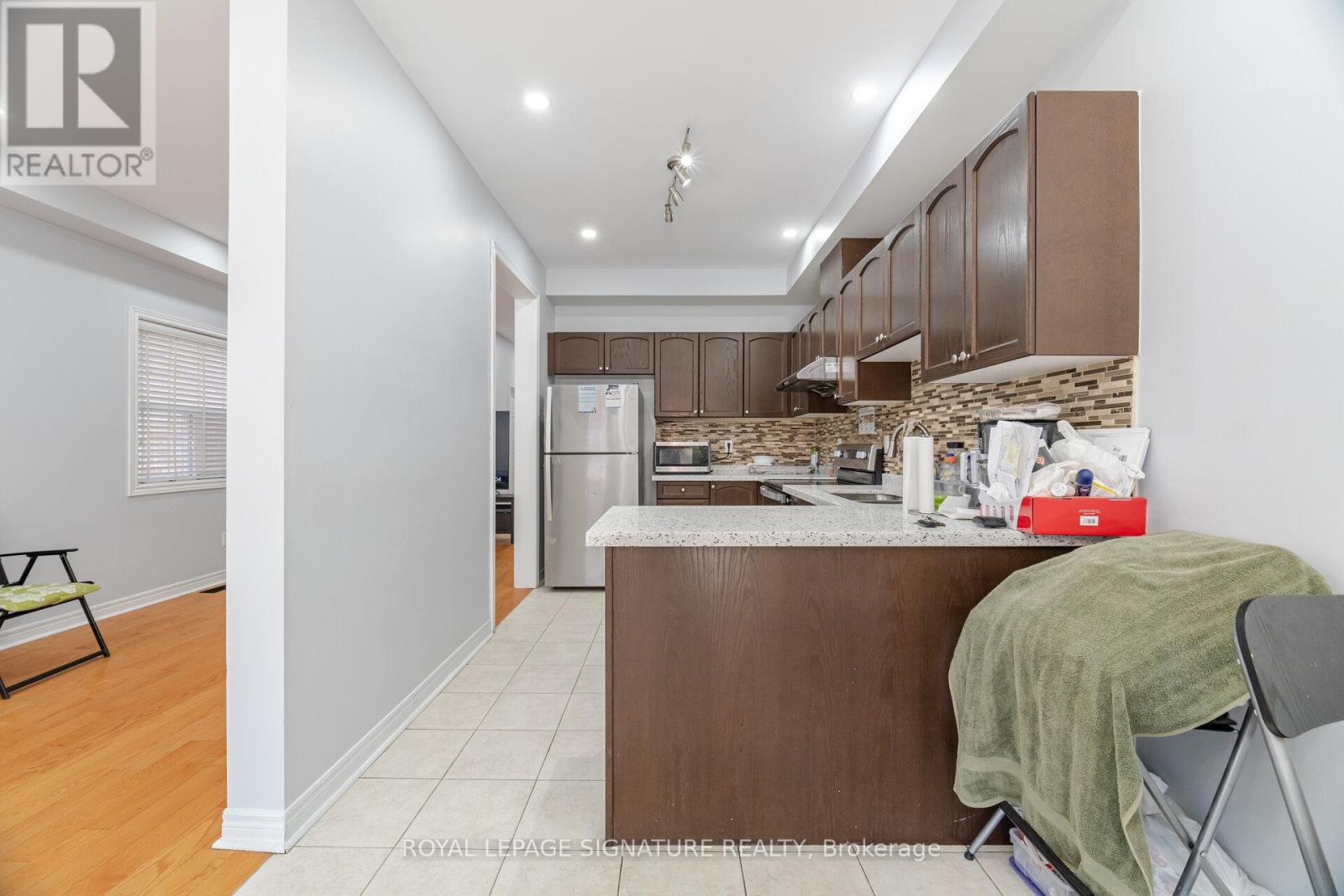 443 Comiskey Crescent, Mississauga, Ontario L5W 0C7 - Photo 16 - W12595372