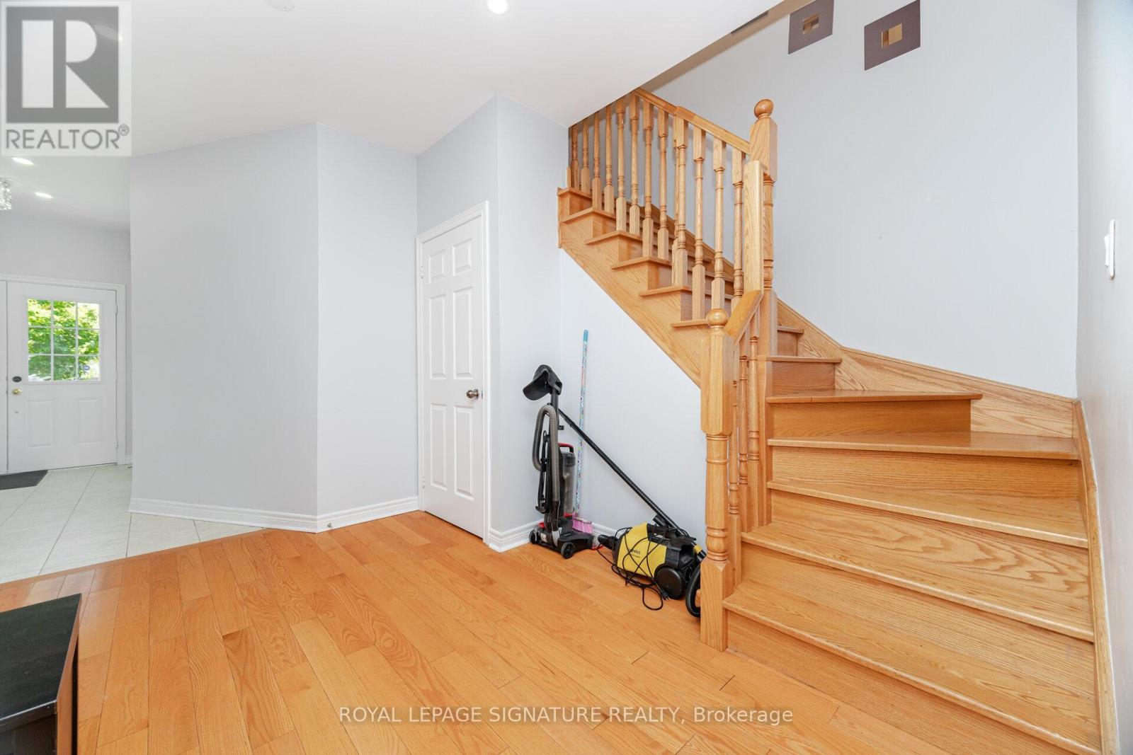 443 Comiskey Crescent, Mississauga, Ontario L5W 0C7 - Photo 22 - W12595372