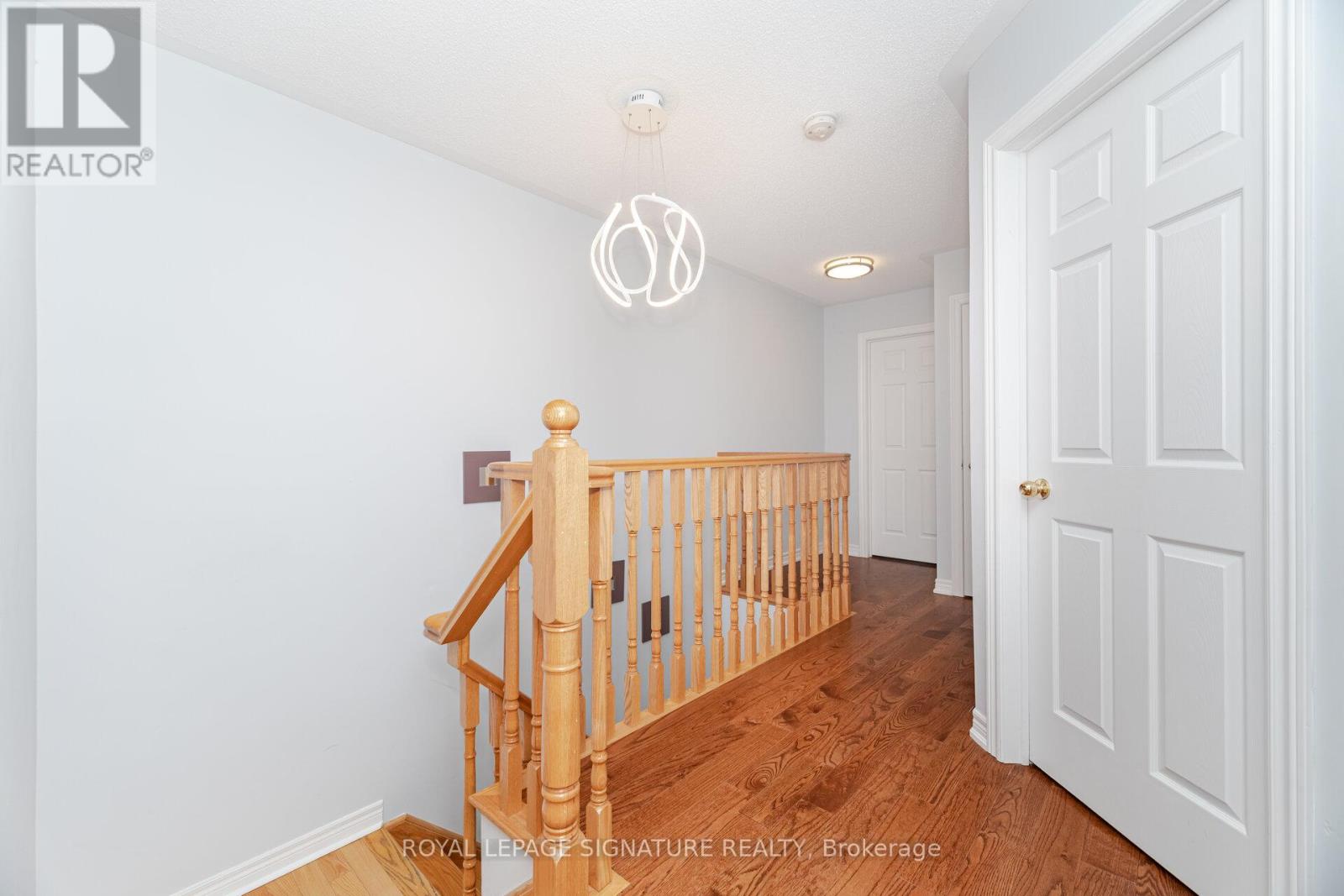 443 Comiskey Crescent, Mississauga, Ontario L5W 0C7 - Photo 23 - W12595372