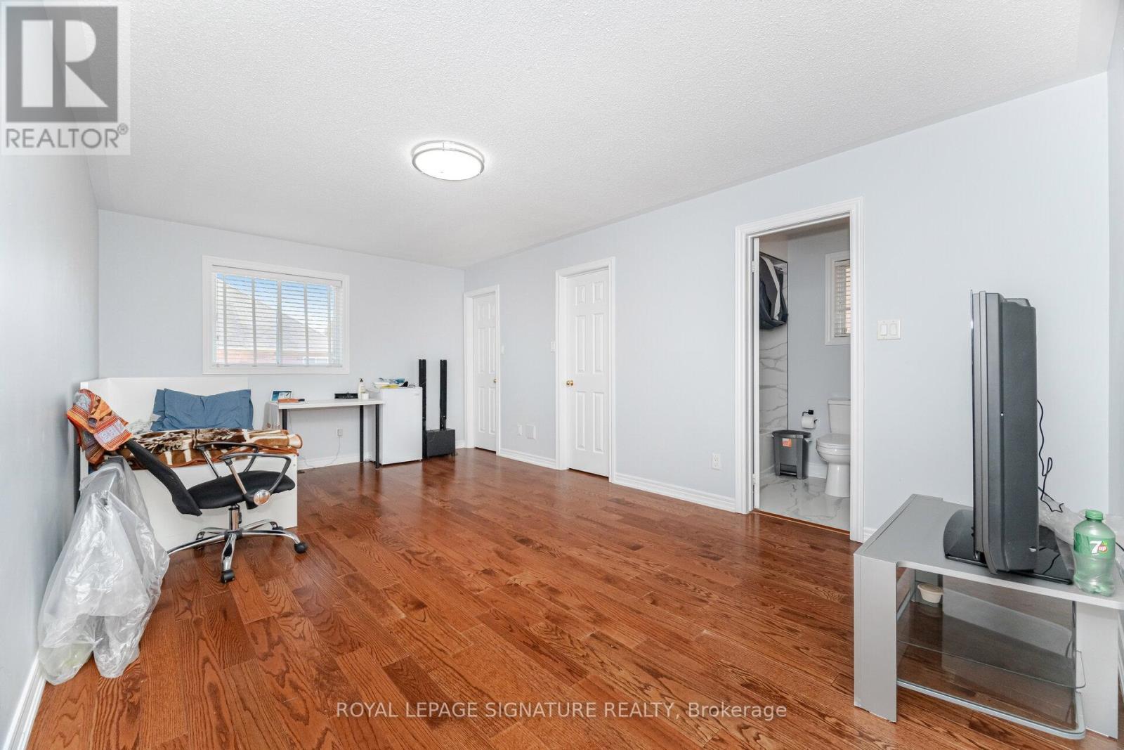 443 Comiskey Crescent, Mississauga, Ontario L5W 0C7 - Photo 24 - W12595372