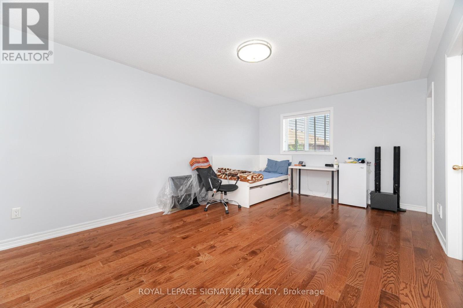 443 Comiskey Crescent, Mississauga, Ontario L5W 0C7 - Photo 25 - W12595372