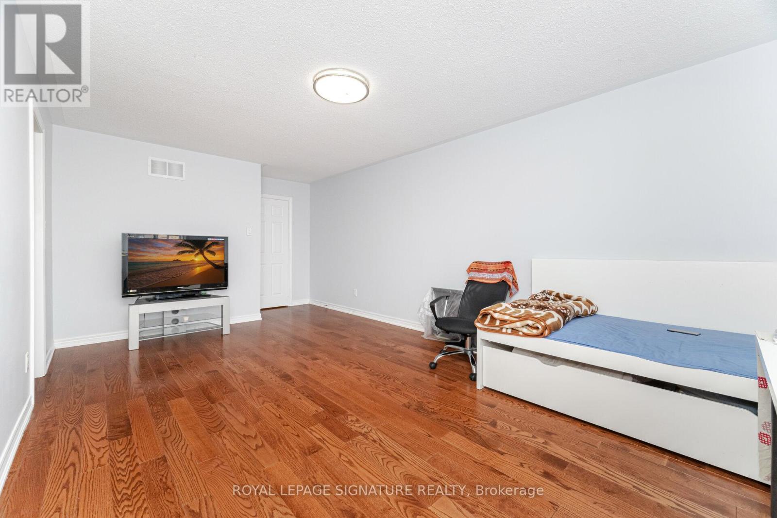 443 Comiskey Crescent, Mississauga, Ontario L5W 0C7 - Photo 26 - W12595372