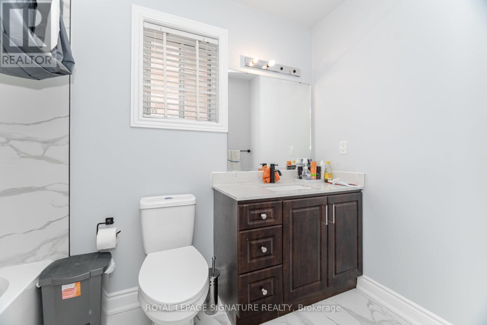 443 Comiskey Crescent, Mississauga, Ontario L5W 0C7 - Photo 27 - W12595372