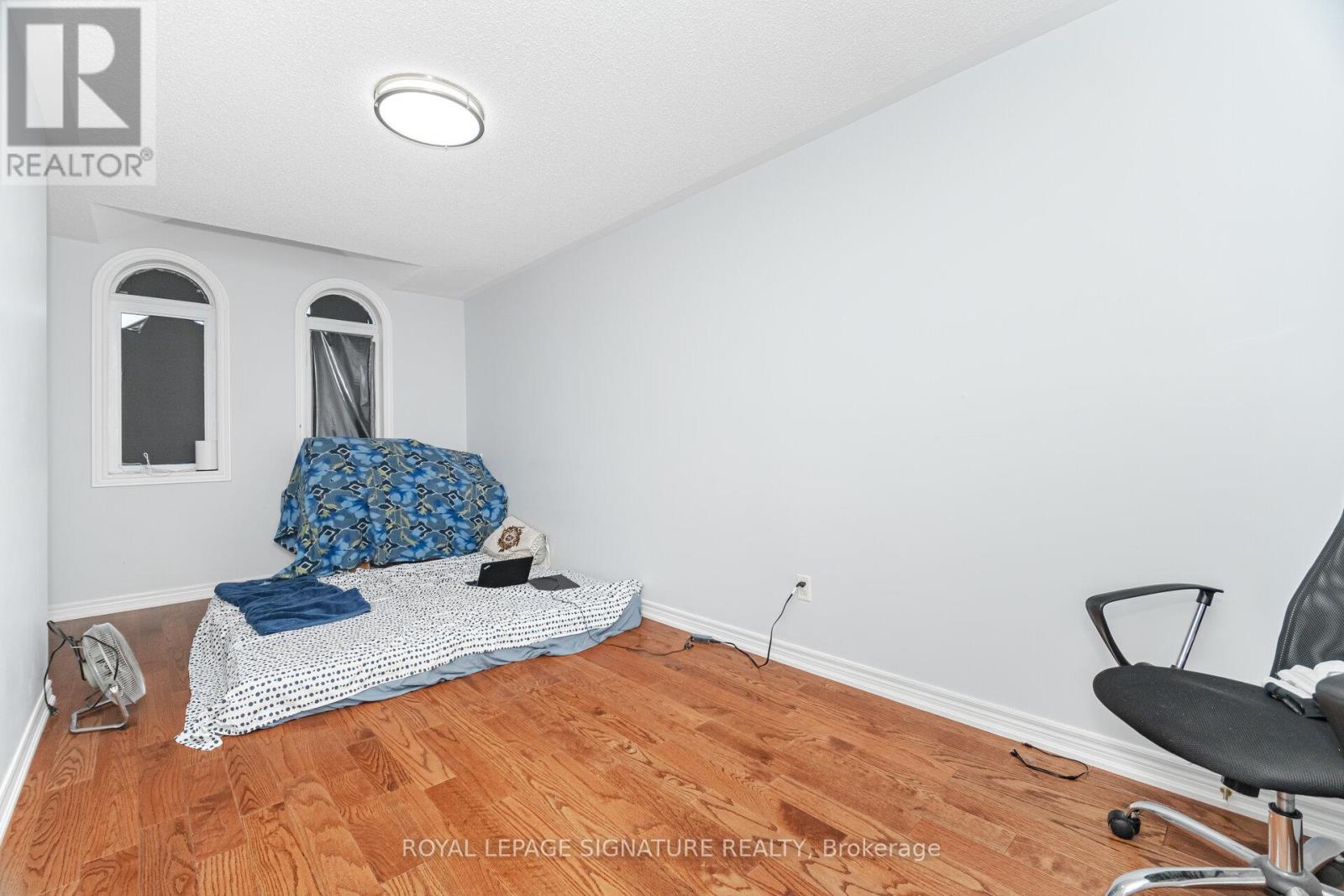 443 Comiskey Crescent, Mississauga, Ontario L5W 0C7 - Photo 30 - W12595372