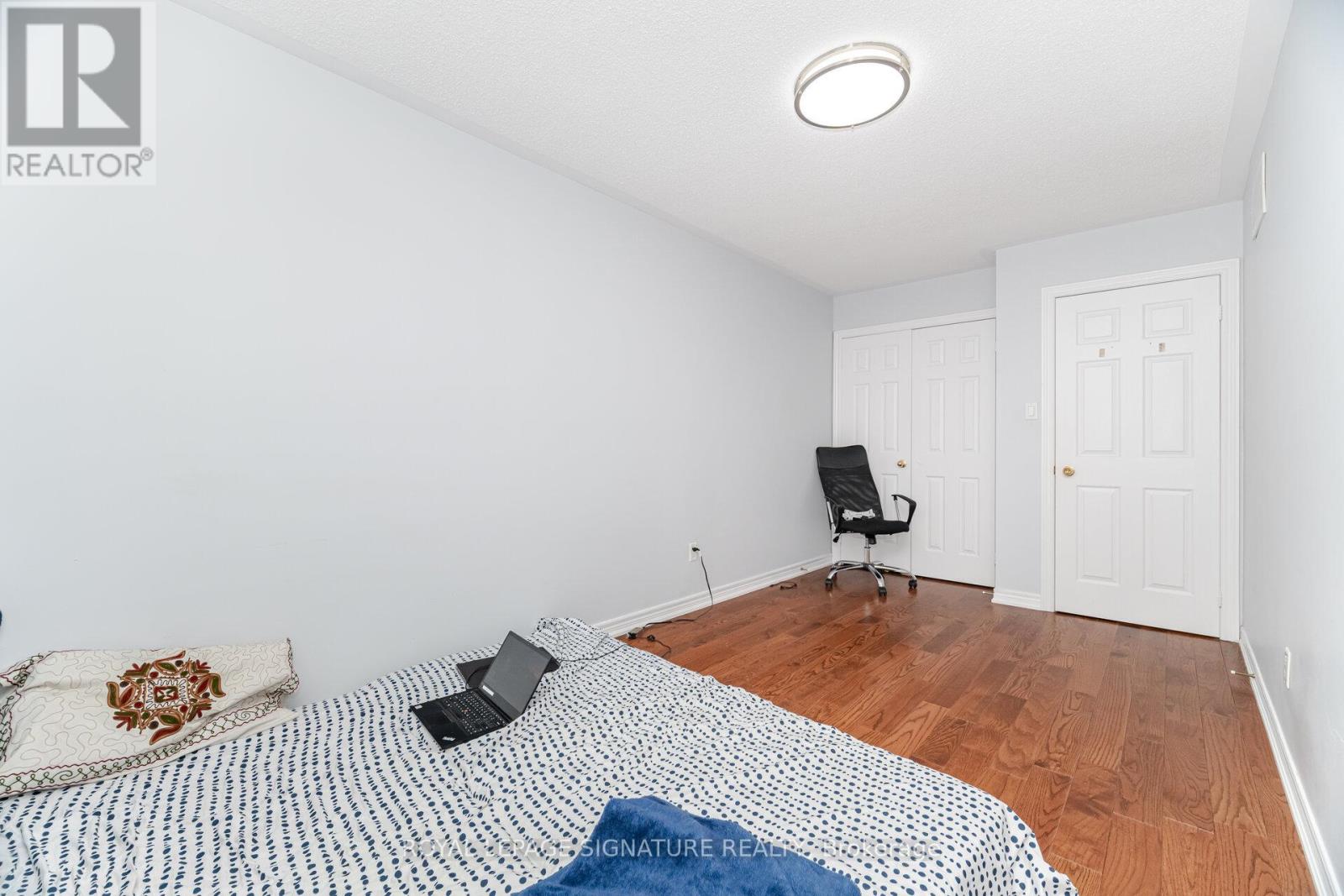 443 Comiskey Crescent, Mississauga, Ontario L5W 0C7 - Photo 31 - W12595372