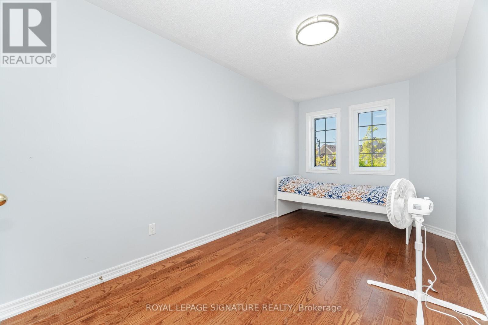 443 Comiskey Crescent, Mississauga, Ontario L5W 0C7 - Photo 32 - W12595372