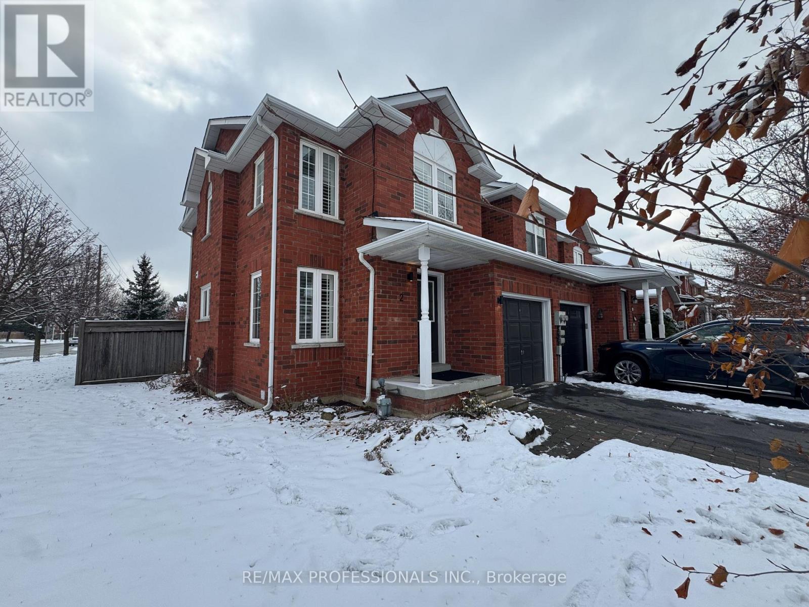 2 Dawson Crescent, Milton, Ontario L9T 5H8 - Photo 2 - W12595384