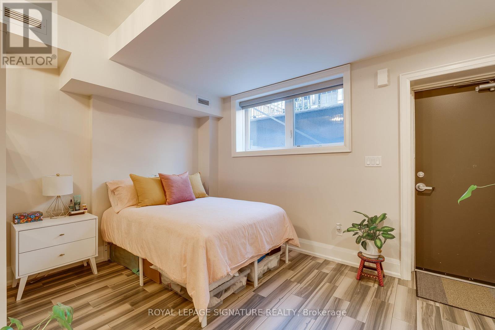 Lower - 398 Westmoreland Avenue N, Toronto, Ontario  M6H 3A7 - Photo 3 - W12595388