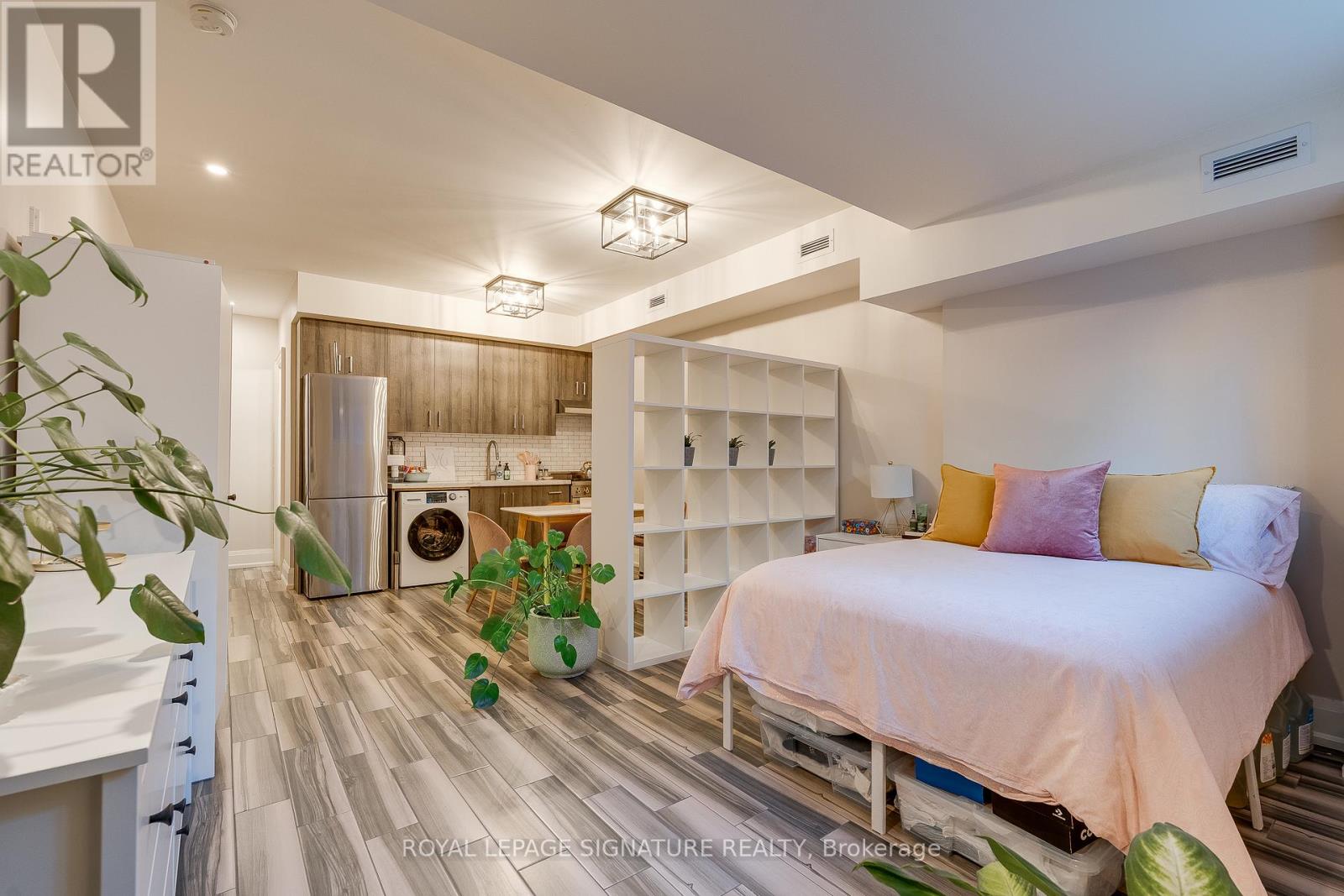 Lower - 398 Westmoreland Avenue N, Toronto, Ontario  M6H 3A7 - Photo 4 - W12595388