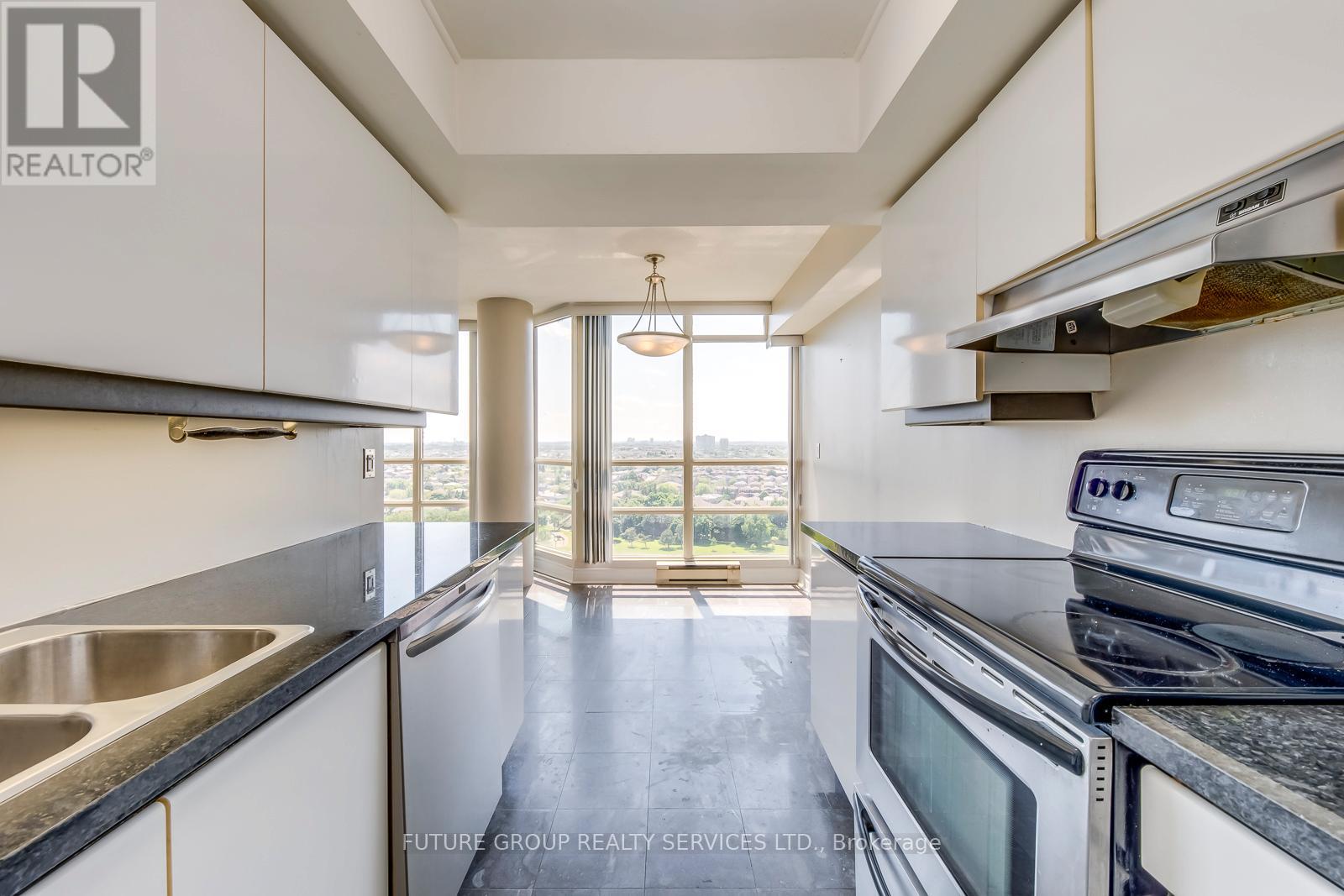 1607 - 45 Kingsbridge Garden Circle, Mississauga, Ontario L5R 3K4 - Photo 10 - W12595424