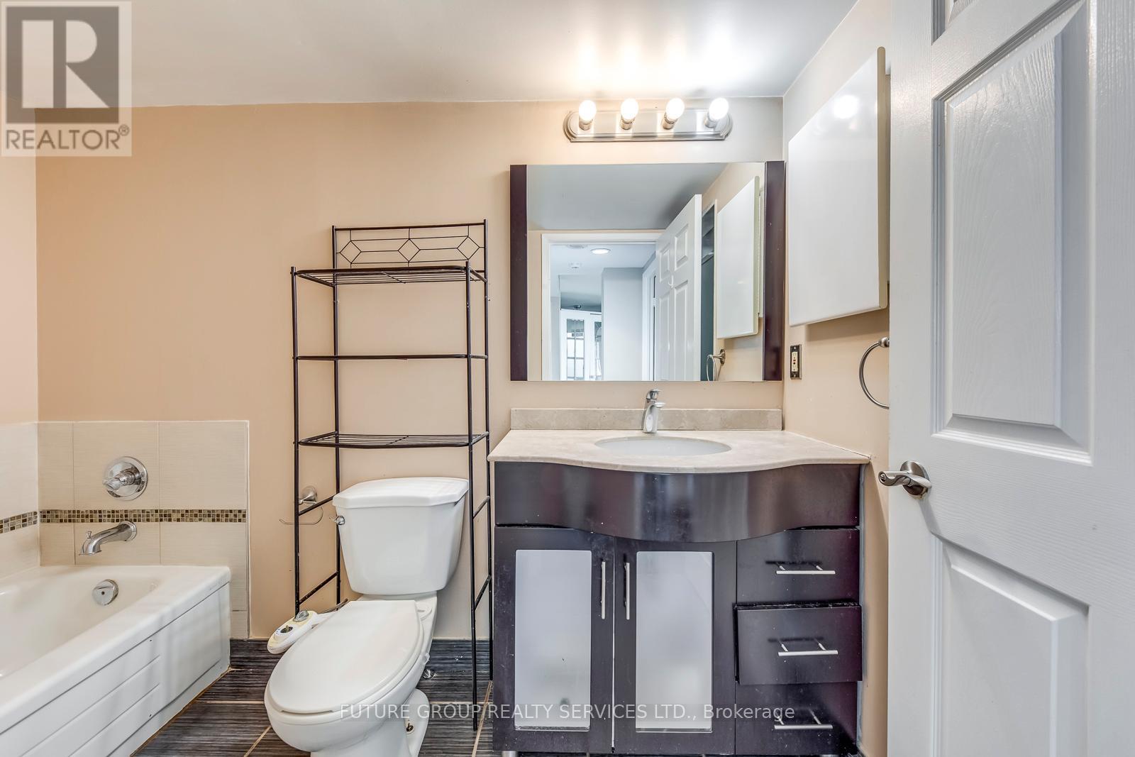 1607 - 45 Kingsbridge Garden Circle, Mississauga, Ontario L5R 3K4 - Photo 17 - W12595424