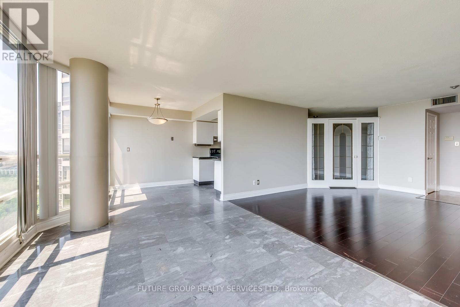 1607 - 45 Kingsbridge Garden Circle, Mississauga, Ontario L5R 3K4 - Photo 6 - W12595424