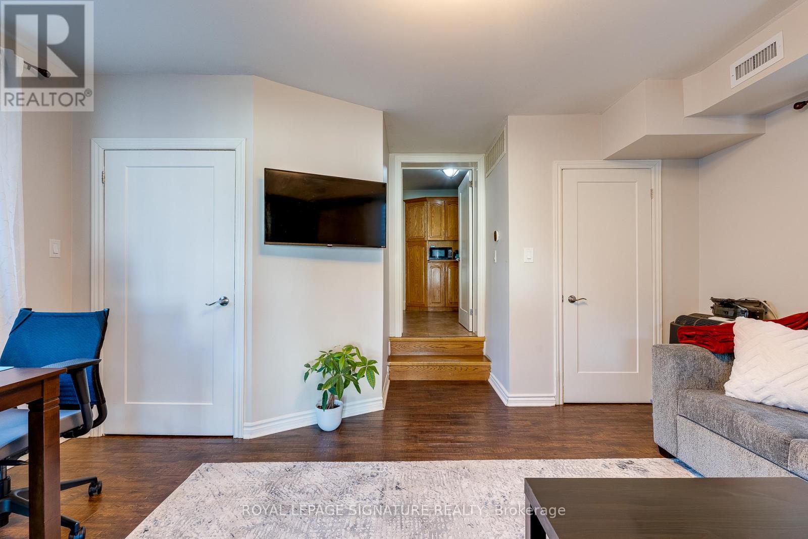 Main - 20 Portland Street, Toronto, Ontario  M8Y 1A5 - Photo 12 - W12595426