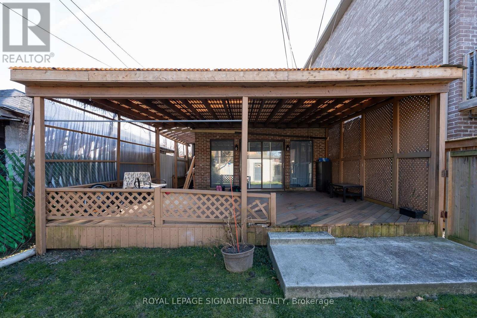 Main - 20 Portland Street, Toronto, Ontario  M8Y 1A5 - Photo 14 - W12595426