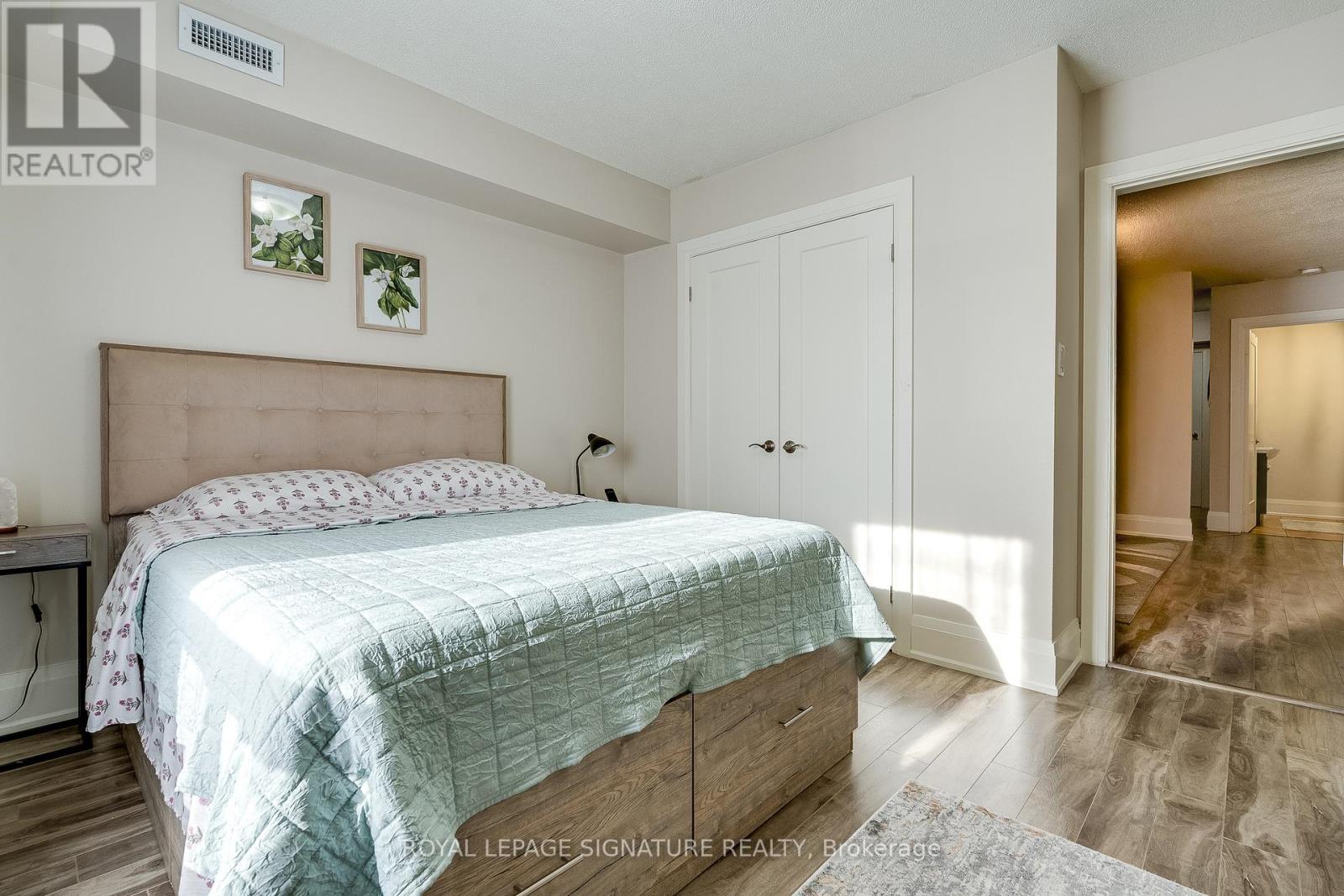 Main - 20 Portland Street, Toronto, Ontario  M8Y 1A5 - Photo 4 - W12595426