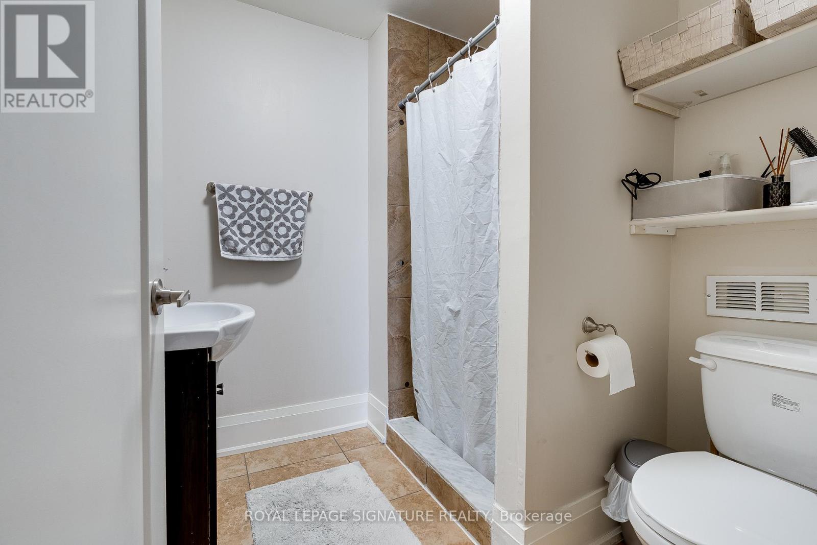 Main - 20 Portland Street, Toronto, Ontario  M8Y 1A5 - Photo 5 - W12595426