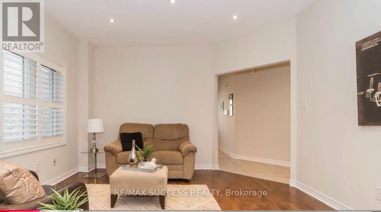 5847 Summerside Drive, Mississauga, Ontario L5M 6J5 - Photo 13 - W12595442