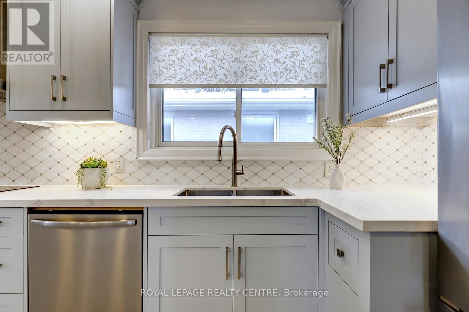 1416 Monaghan Circle, Mississauga, Ontario  L5C 1R8 - Photo 14 - W12595470