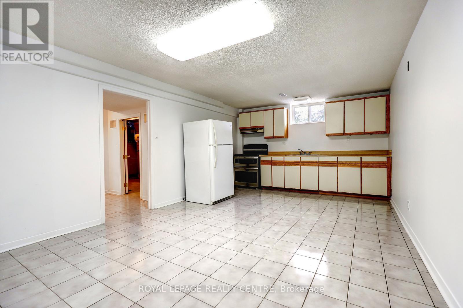 1416 Monaghan Circle, Mississauga, Ontario  L5C 1R8 - Photo 33 - W12595470