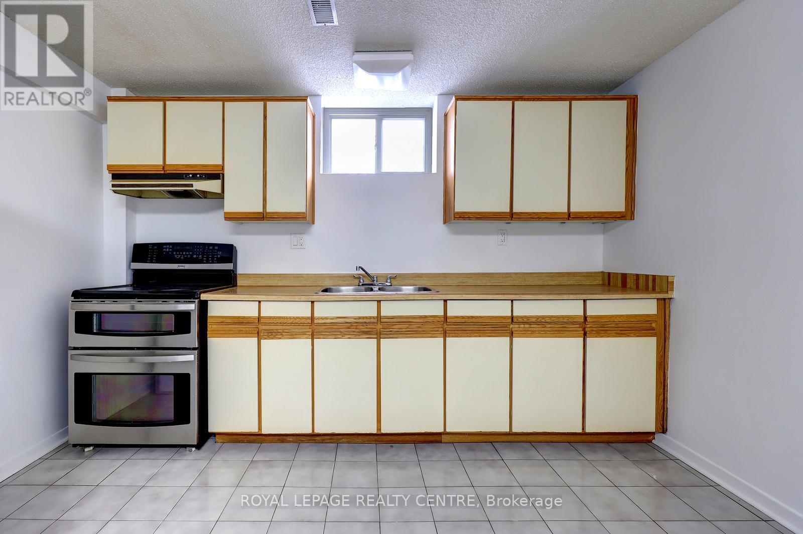 1416 Monaghan Circle, Mississauga, Ontario  L5C 1R8 - Photo 34 - W12595470