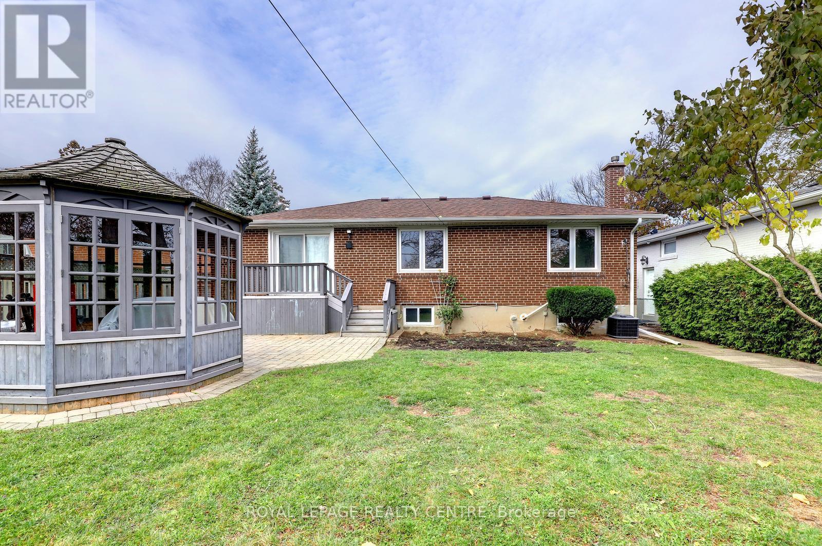 1416 Monaghan Circle, Mississauga, Ontario  L5C 1R8 - Photo 37 - W12595470