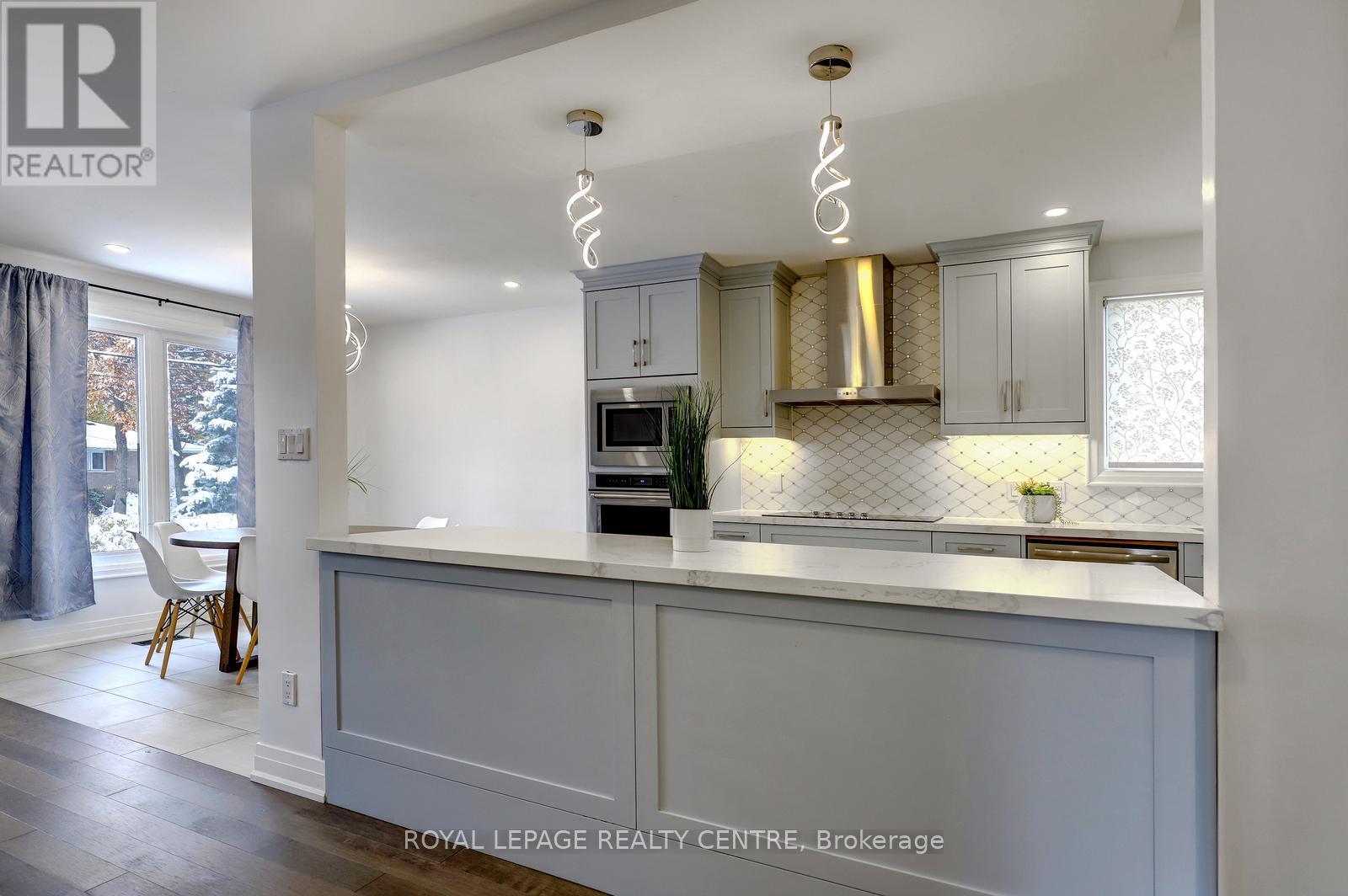 1416 Monaghan Circle, Mississauga, Ontario  L5C 1R8 - Photo 7 - W12595470