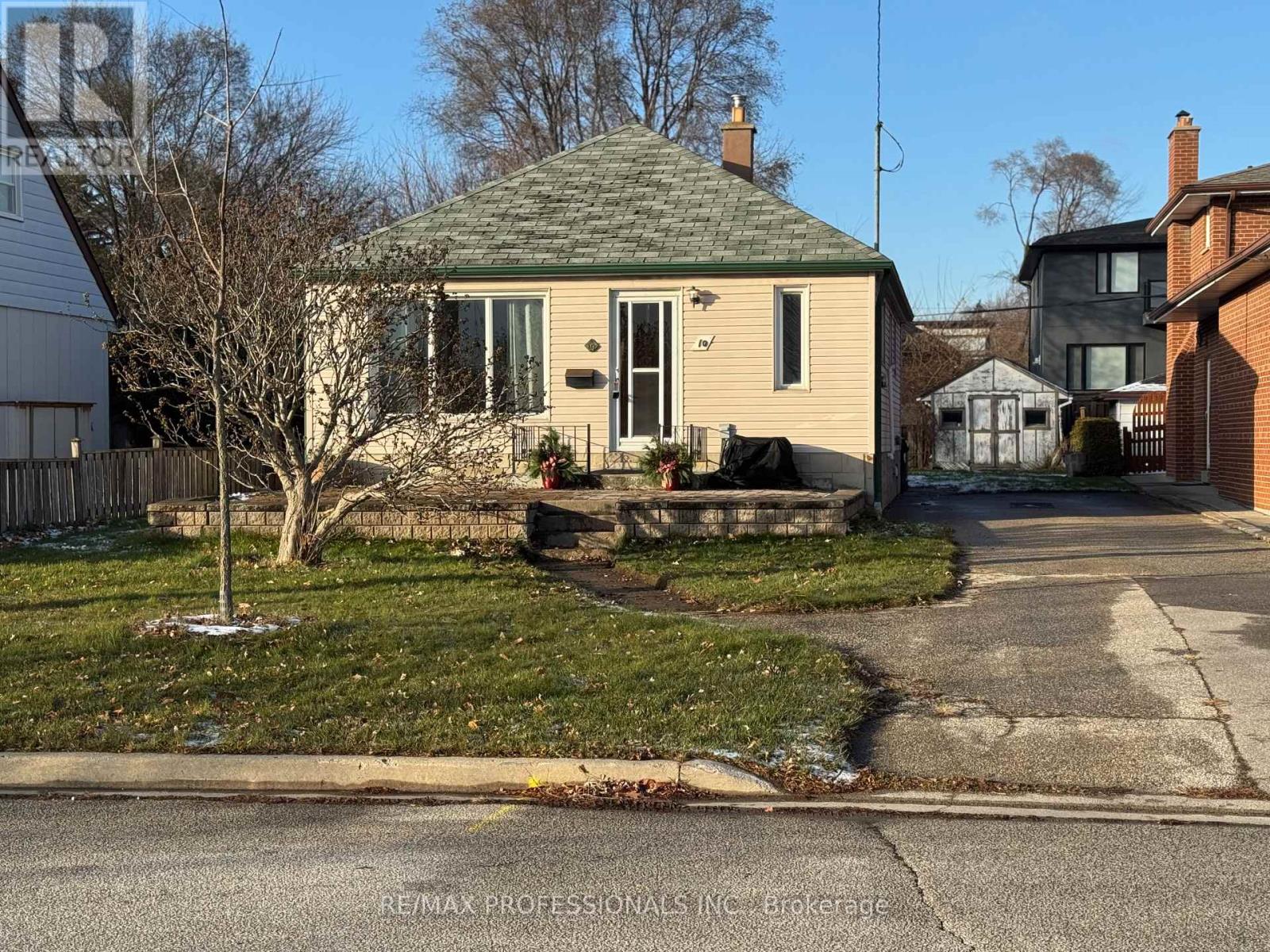 10 AVALON ROAD, Toronto, Ontario