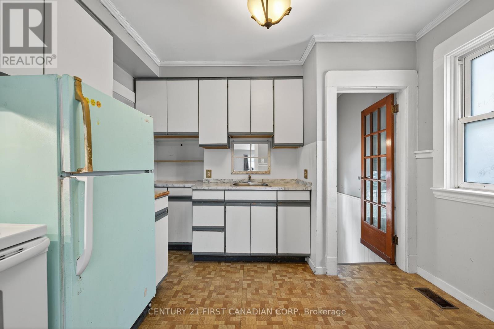 Photo 9 of 39 for 1230 Dundas Street