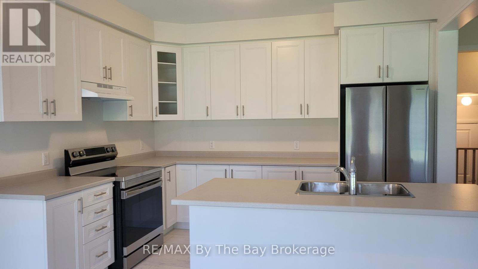 65 Federica Crescent, Wasaga Beach, Ontario  L9Z 0N5 - Photo 4 - S12595532