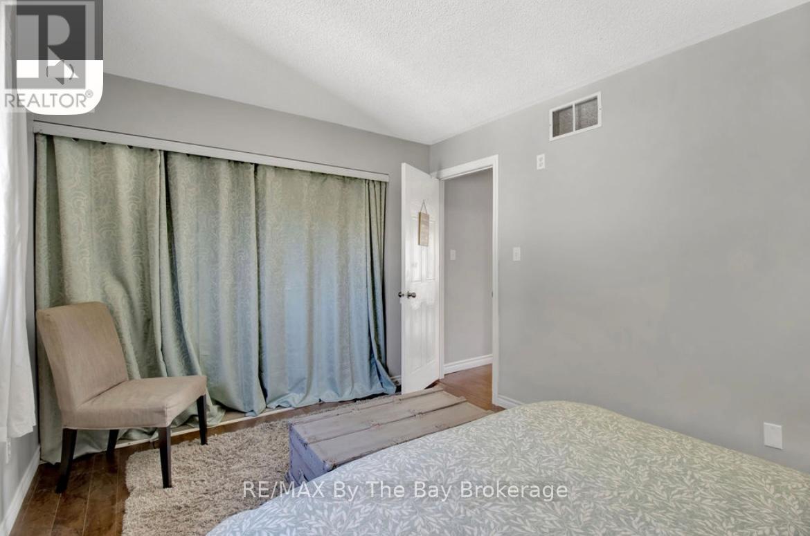 79 Fernbrook Drive, Wasaga Beach, Ontario L9Z 1G5 - Photo 13 - S12595536