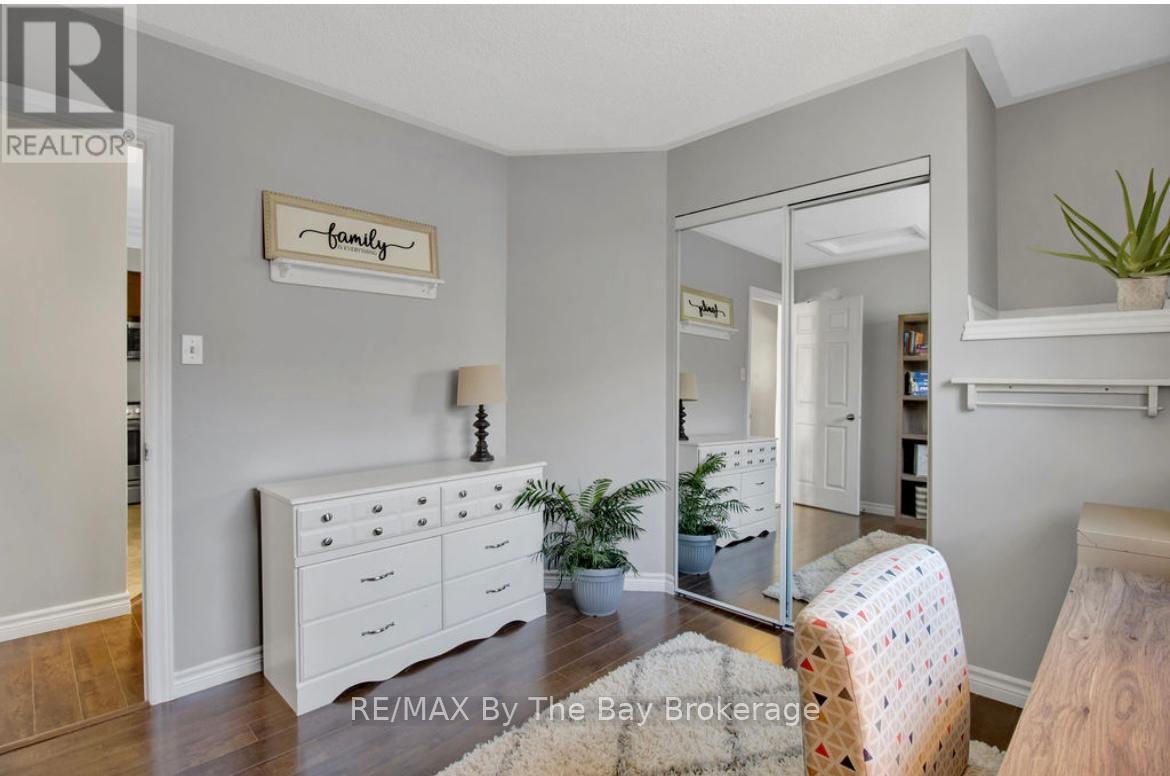 79 Fernbrook Drive, Wasaga Beach, Ontario L9Z 1G5 - Photo 15 - S12595536