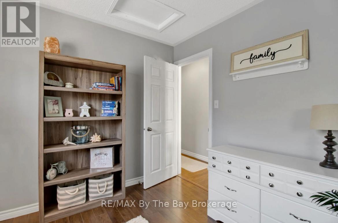 79 Fernbrook Drive, Wasaga Beach, Ontario L9Z 1G5 - Photo 16 - S12595536