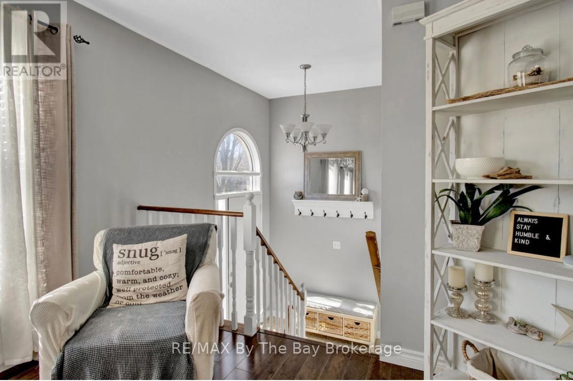 79 Fernbrook Drive, Wasaga Beach, Ontario L9Z 1G5 - Photo 2 - S12595536