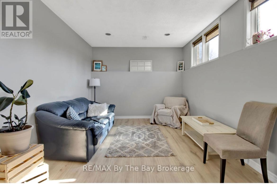 79 Fernbrook Drive, Wasaga Beach, Ontario L9Z 1G5 - Photo 20 - S12595536