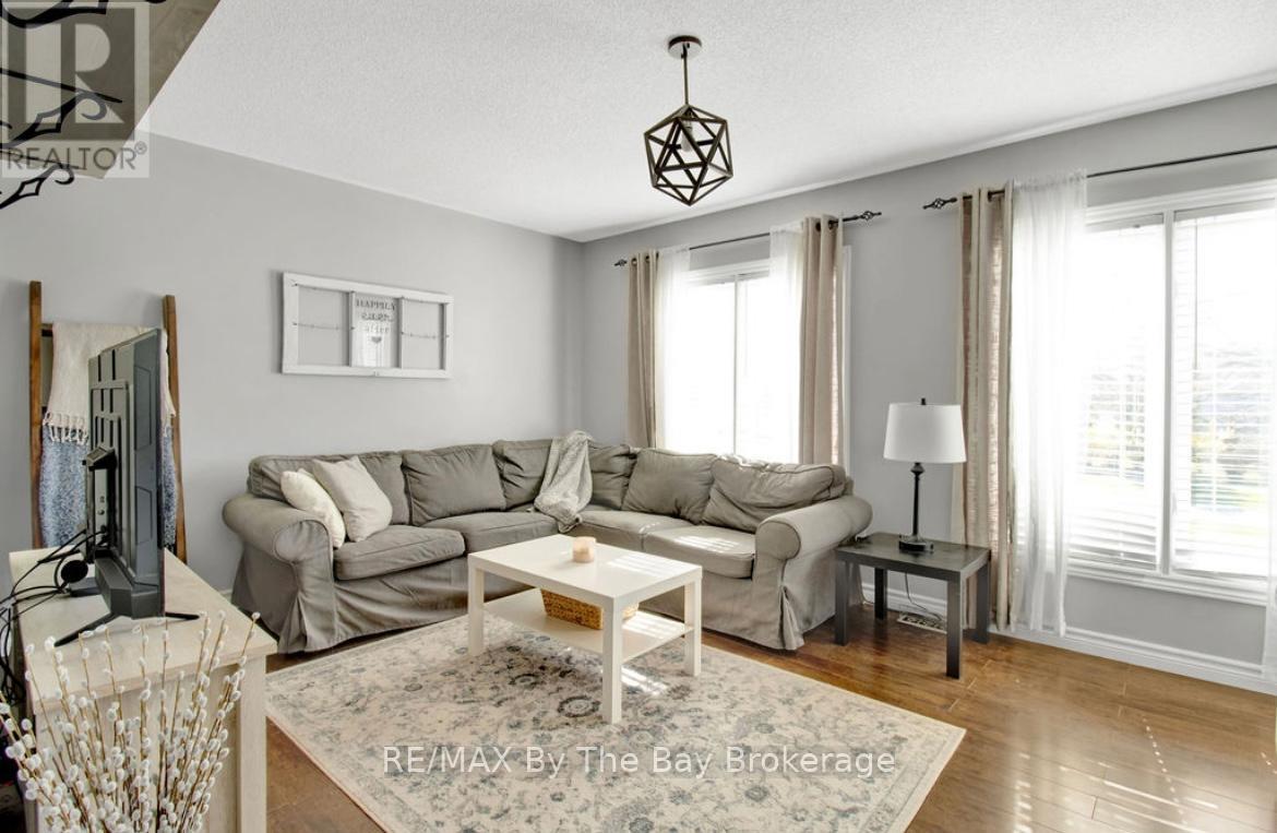 79 Fernbrook Drive, Wasaga Beach, Ontario L9Z 1G5 - Photo 4 - S12595536