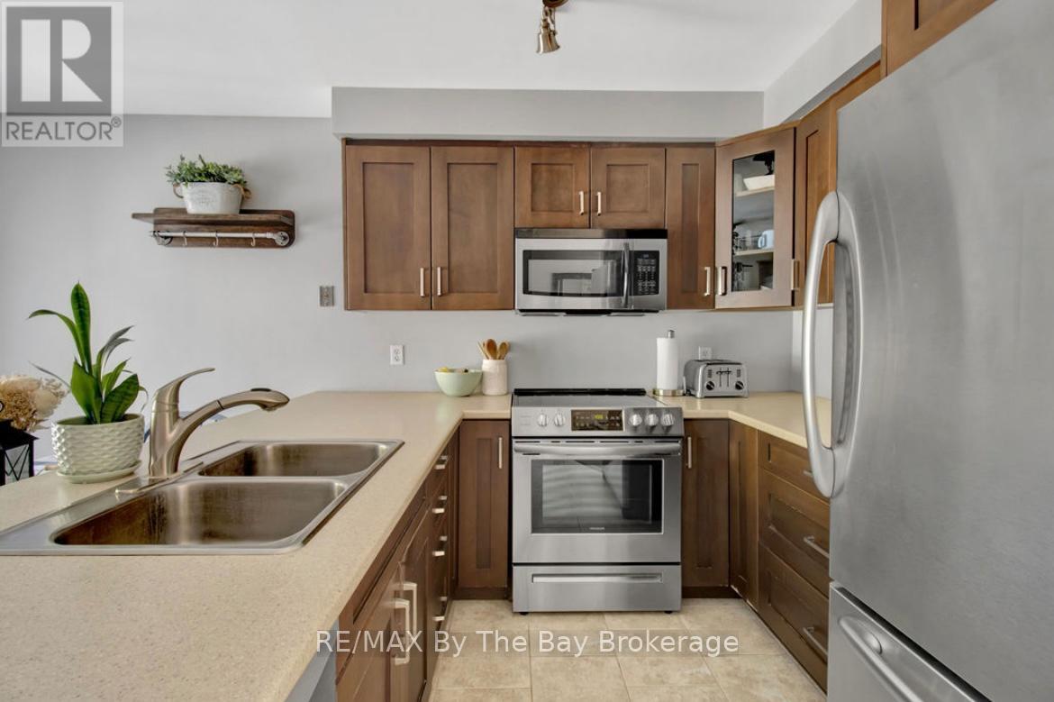 79 Fernbrook Drive, Wasaga Beach, Ontario L9Z 1G5 - Photo 8 - S12595536