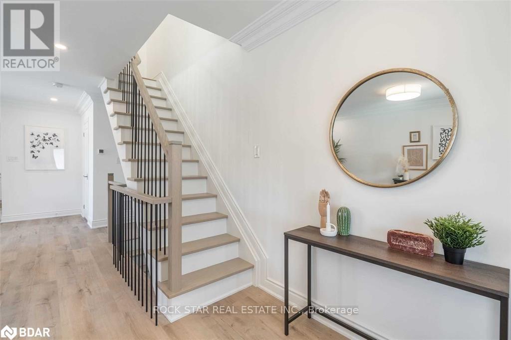 Upper - 1 Edward Street, Hamilton, Ontario L8L 2V2 - Photo 3 - X12595332