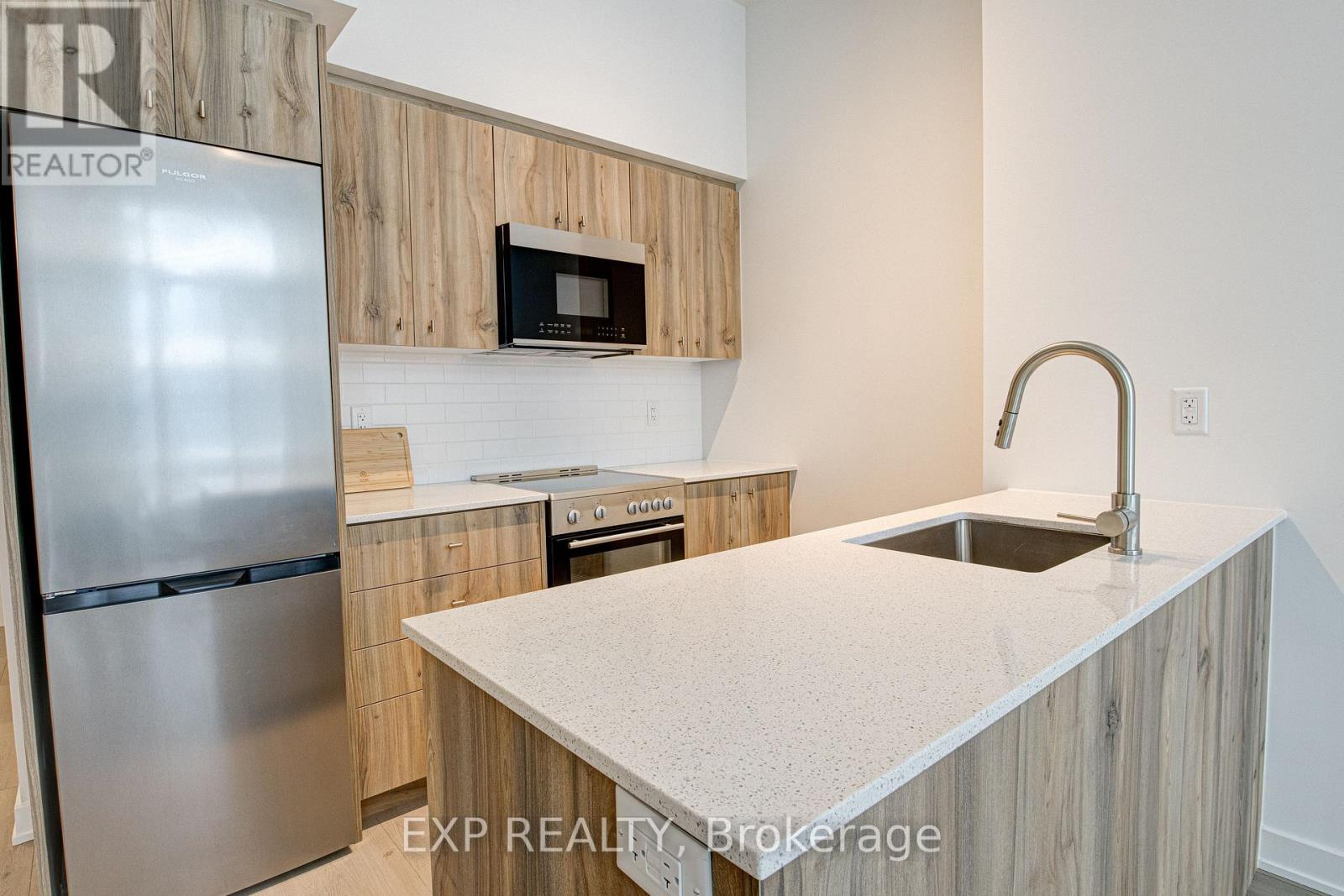 309 - 25 Wellingtont Street S, Kitchener, Ontario  N2G 0G5 - Photo 3 - X12595394