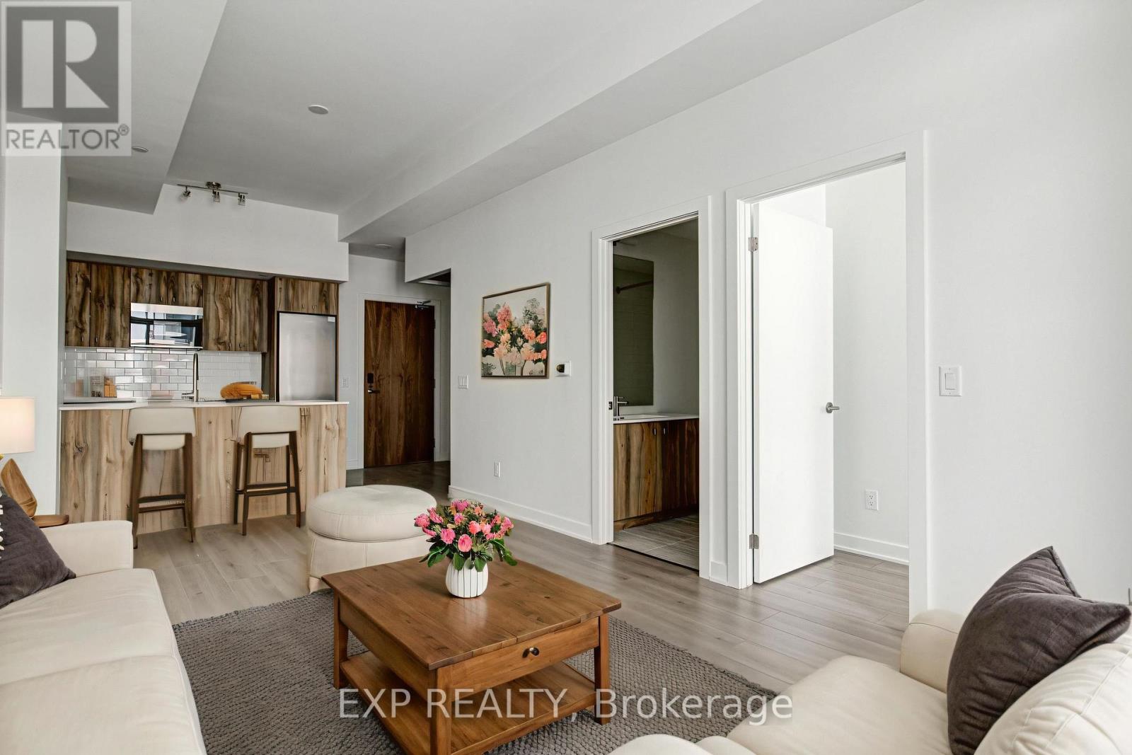 207 - 25 Wellington Street S, Kitchener, Ontario  N2G 0G5 - Photo 3 - X12595396