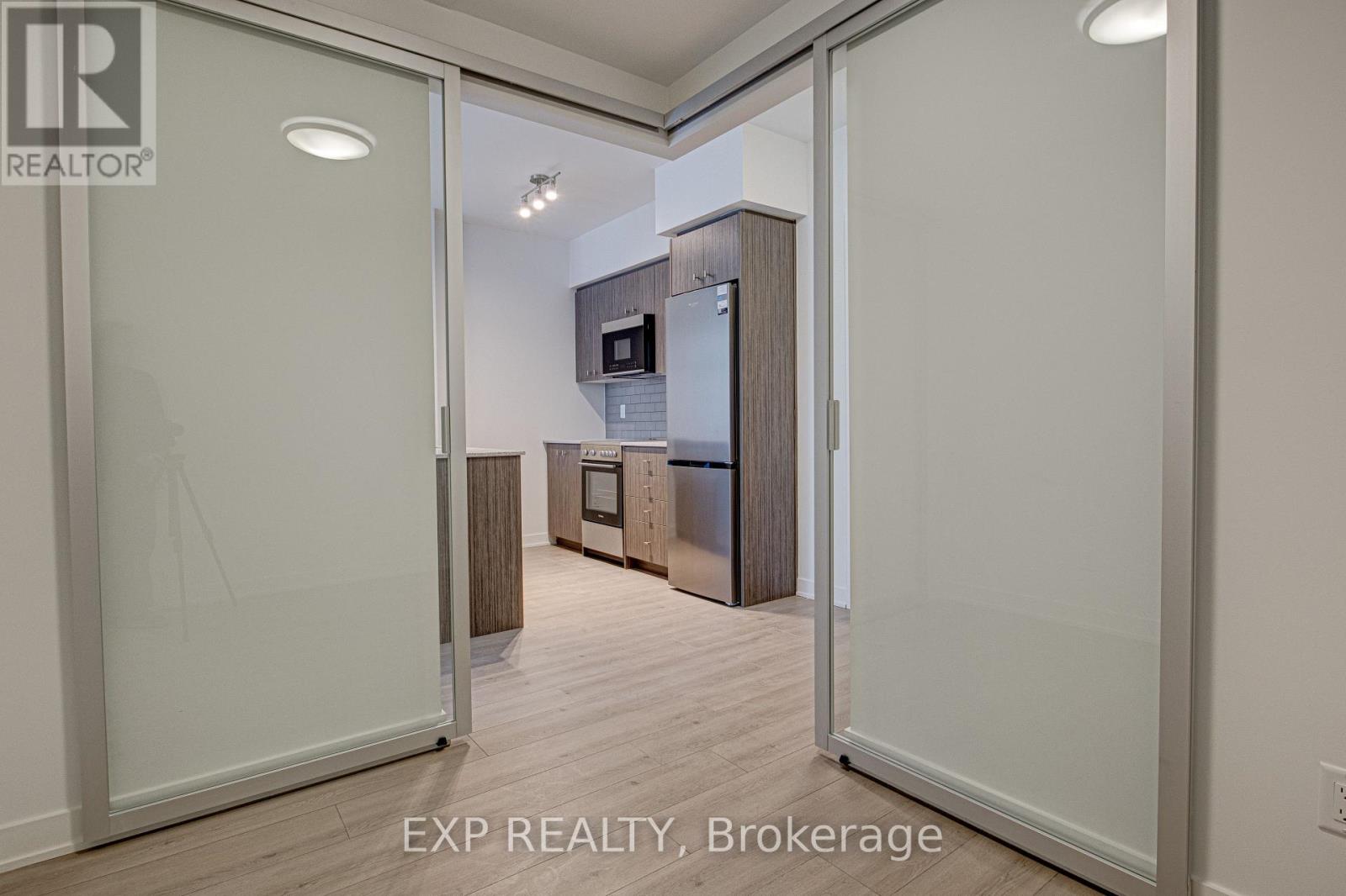 209 - 25 Wellingtont Street S, Kitchener, Ontario  N2G 0G5 - Photo 11 - X12595398