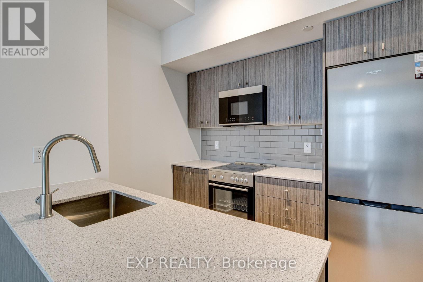 210 - 25 Wellington Street S, Kitchener, Ontario  N2G 0G5 - Photo 7 - X12595400