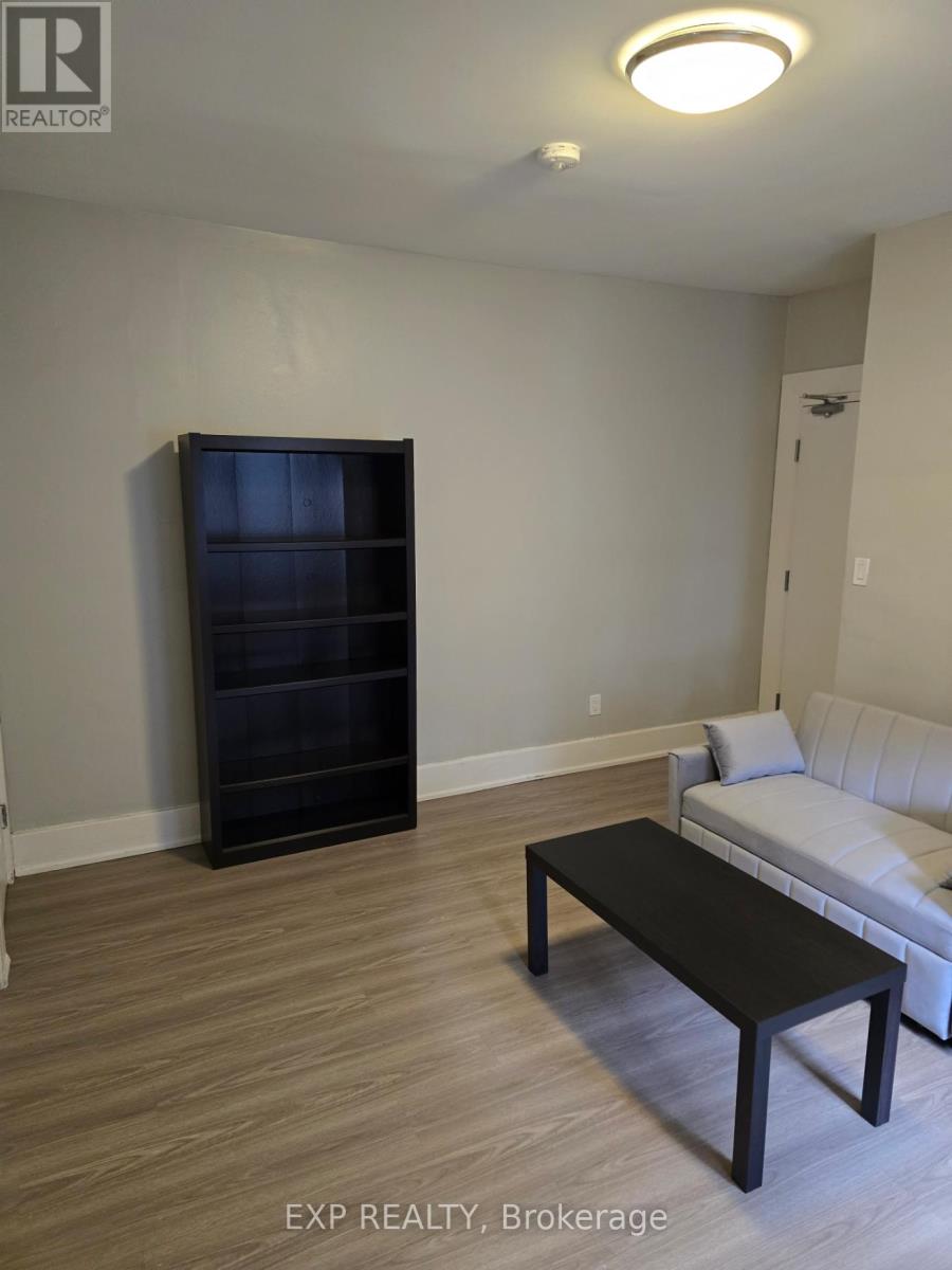 202 - 70 Victoria Avenue S, Hamilton, Ontario L8N 2S7 - Photo 3 - X12595402