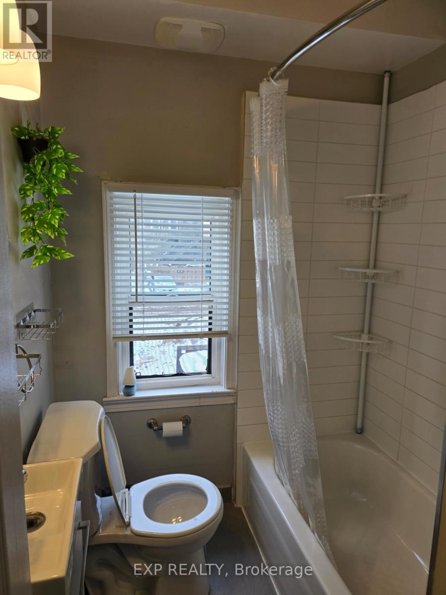 202 - 70 Victoria Avenue S, Hamilton, Ontario L8N 2S7 - Photo 4 - X12595402