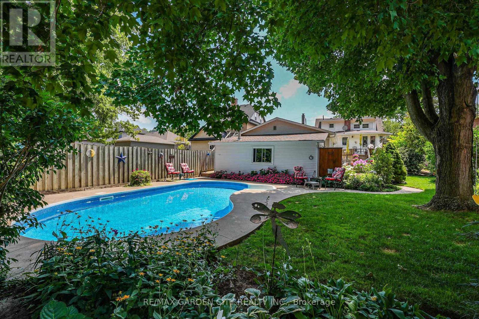 110 Livingston Avenue, Grimsby, Ontario  L3M 1L6 - Photo 2 - X12595454