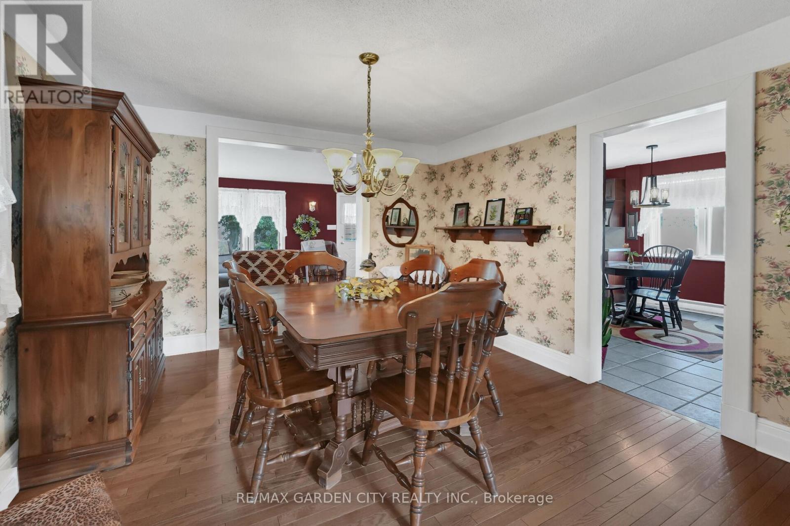 110 Livingston Avenue, Grimsby, Ontario  L3M 1L6 - Photo 9 - X12595454