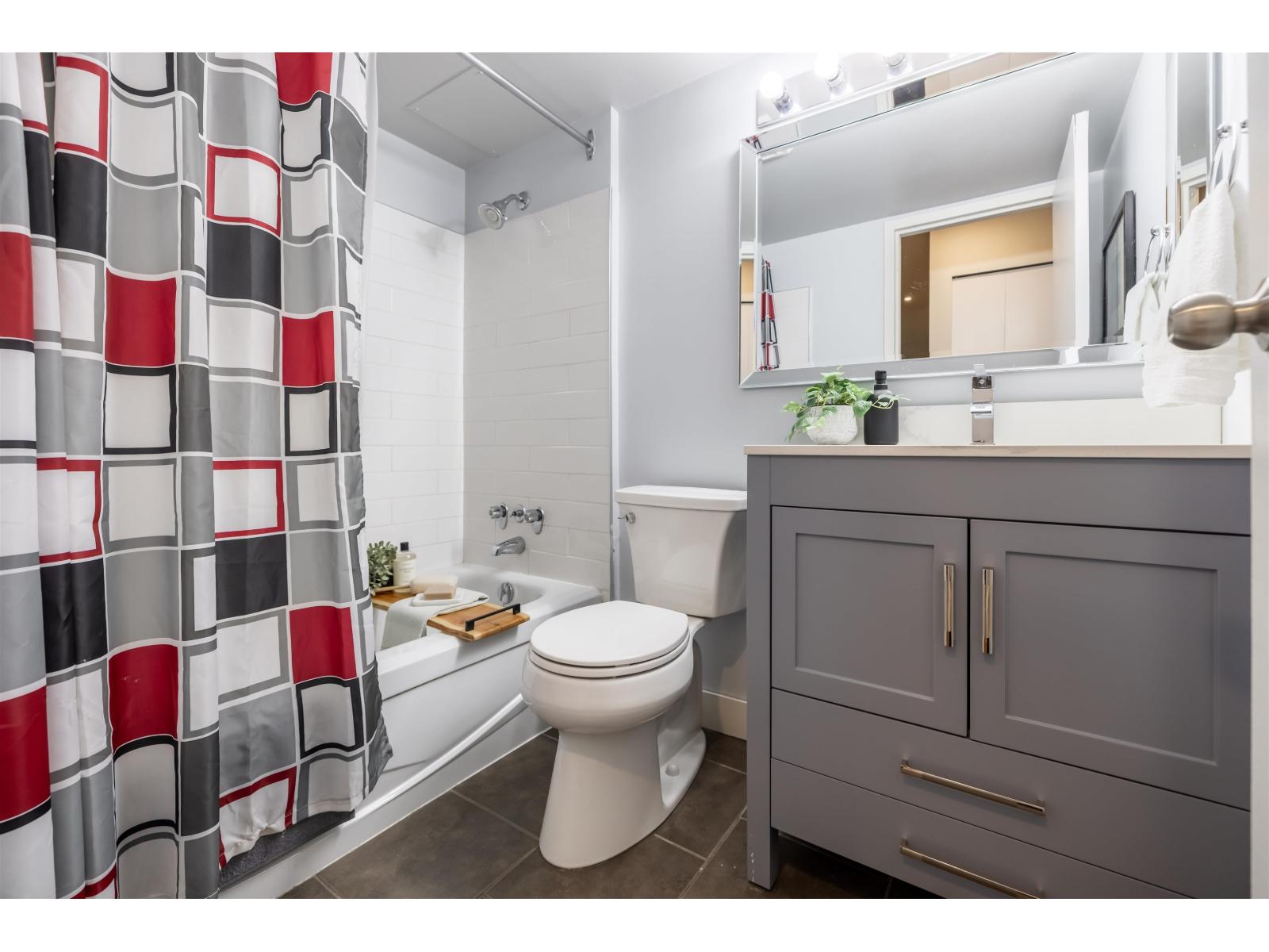 110 1850 E Southmere Crescent, Surrey, British Columbia  V4A 6Y6 - Photo 17 - R3071416